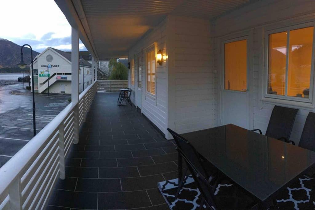 Balestrand Fjordapartments Holmen 19A Экстерьер фото