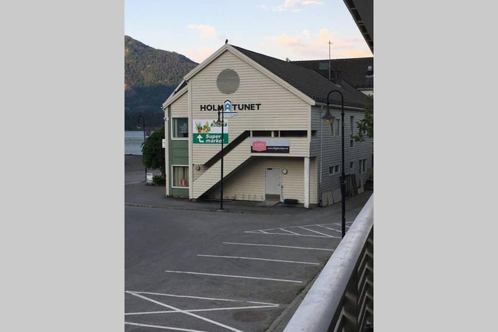 Balestrand Fjordapartments Holmen 19A Экстерьер фото
