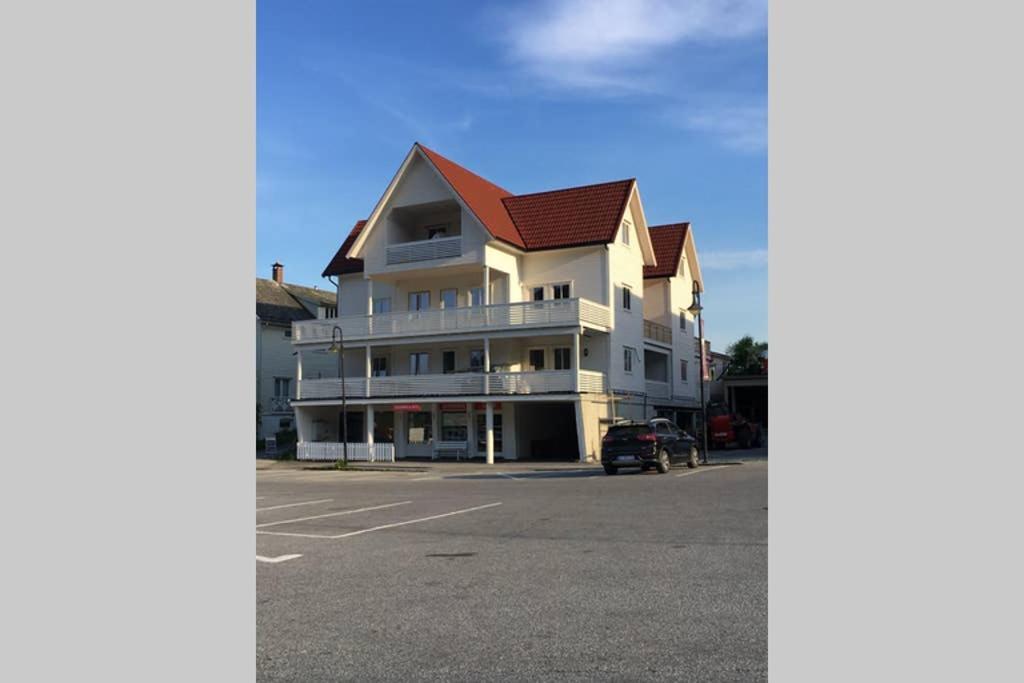 Balestrand Fjordapartments Holmen 19A Экстерьер фото