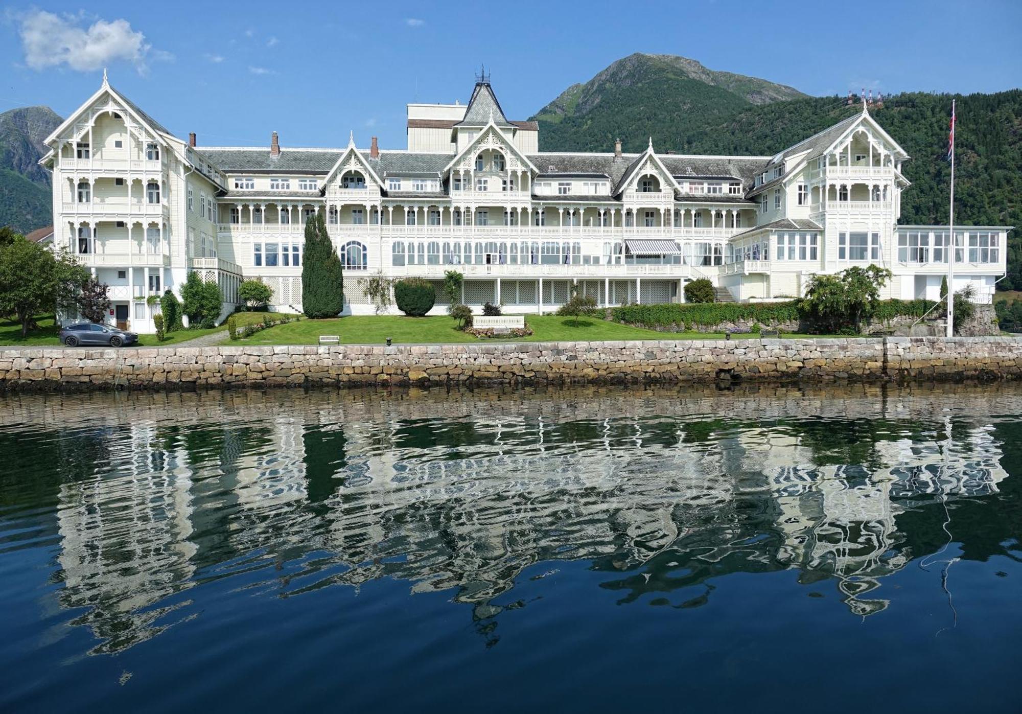 Balestrand Fjordapartments Holmen 19A Экстерьер фото